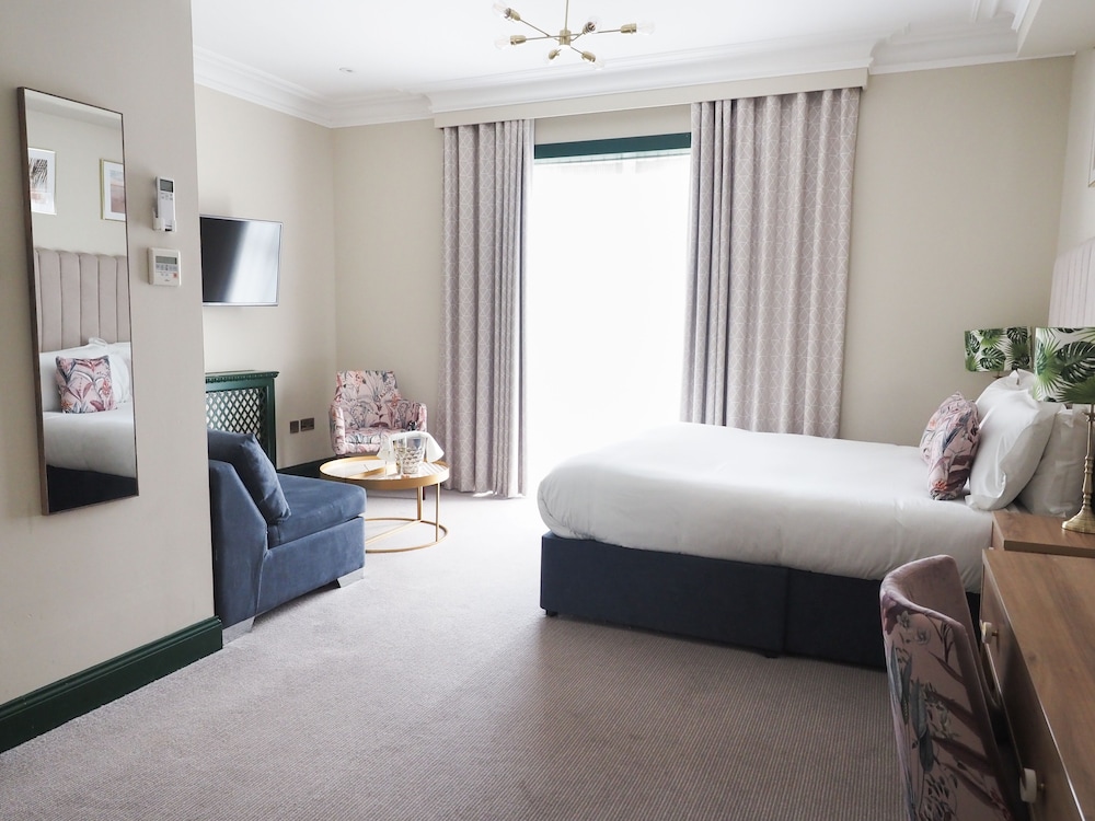 Superior Room, 1 Double Bed, Non Smoking (With Single Sofabed) photo 2