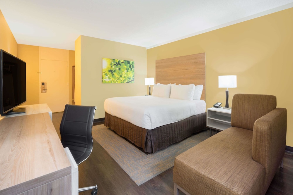 Room, 2 Queen Beds, Accessible, Non Smoking (Roll In Shower) photo 3
