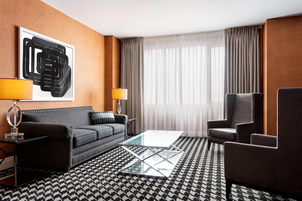 Executive Suite, 1 King Bed with Sofa bed