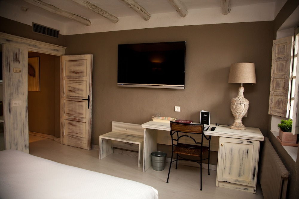 Standard Room (2 Adults) - Photo 10