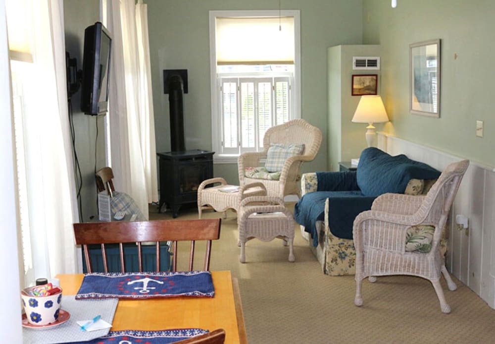 Extended Stay Inn, 2 Full-sized Beds, No Pets photo 2