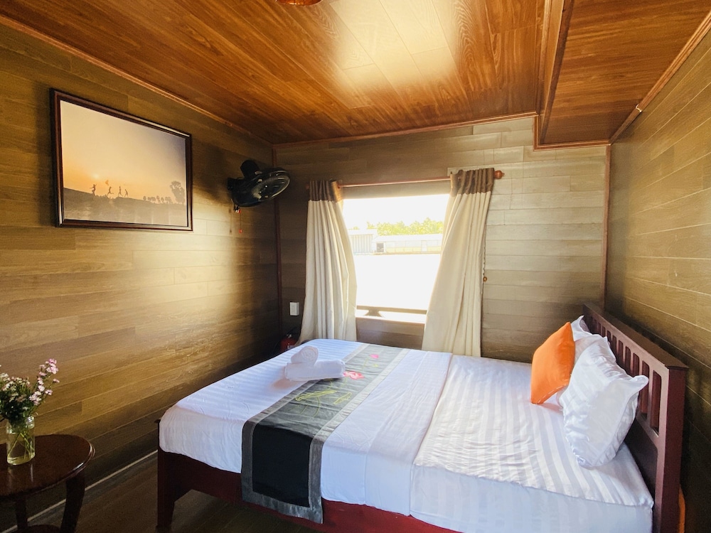 Deluxe Cabin photo 1
