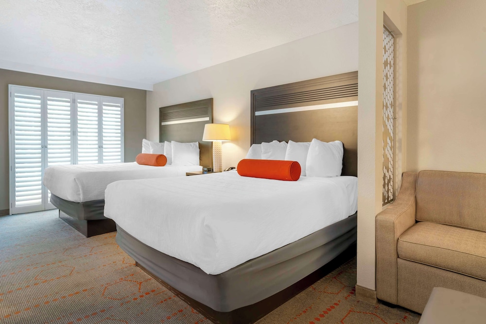 Suite, 2 Queen Beds, Non Smoking, Refrigerator & Microwave - Photo 1