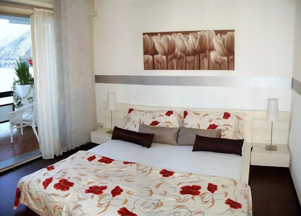 Double Room, Lake View (large balcony) photo 2