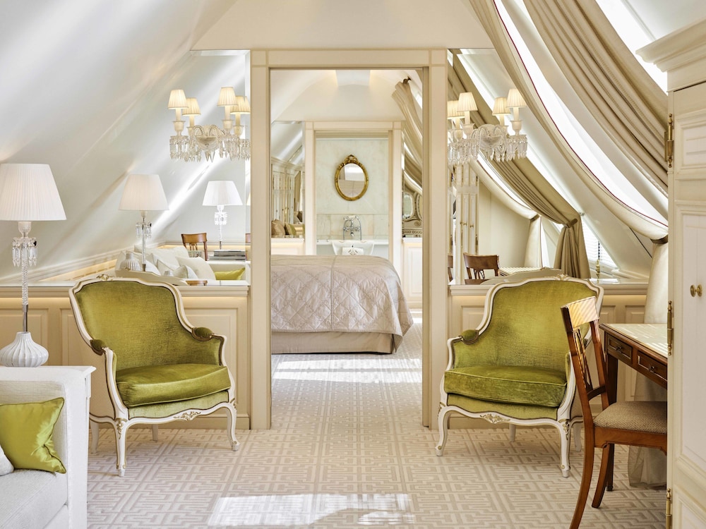 Suite (La Parisienne)