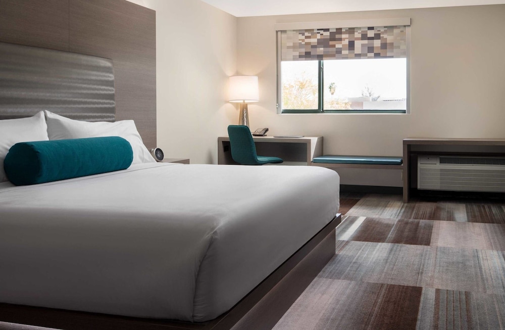 aloft, Suite, 1 King Bed, Balcony - Photo 5