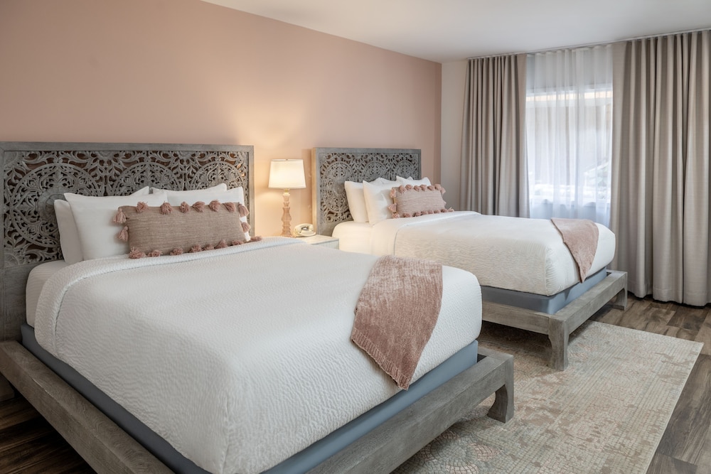 Room, 2 Queen Beds, Courtyard Area - Photo 3