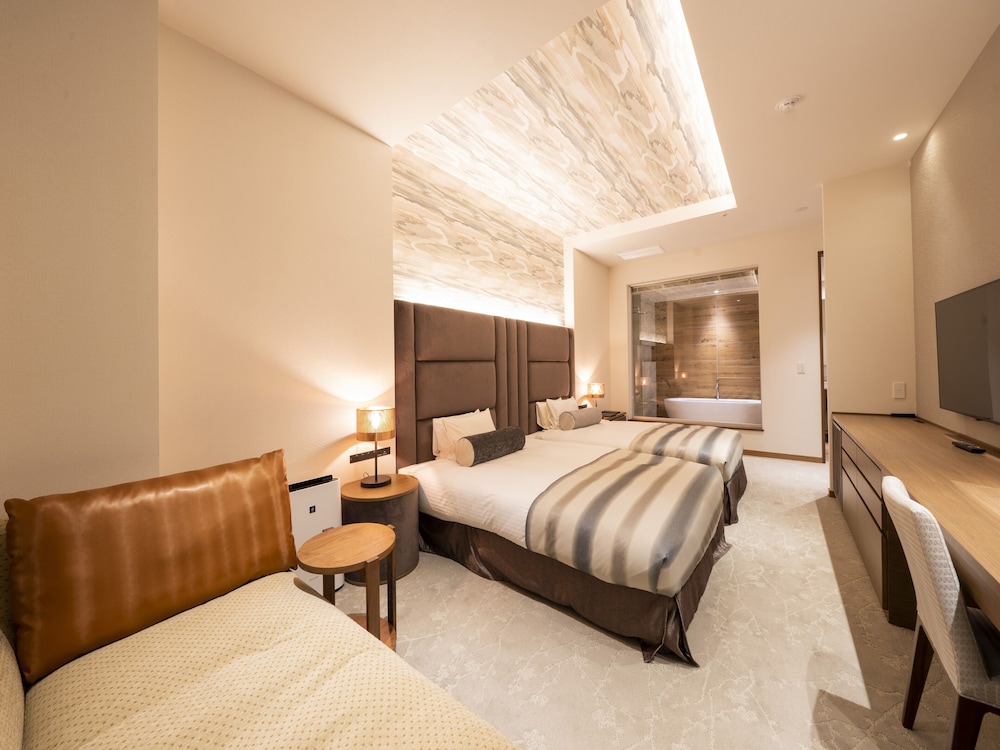 Royal Suite, Non Smoking (Housekeeping Once Every 3 Days) - Photo 1