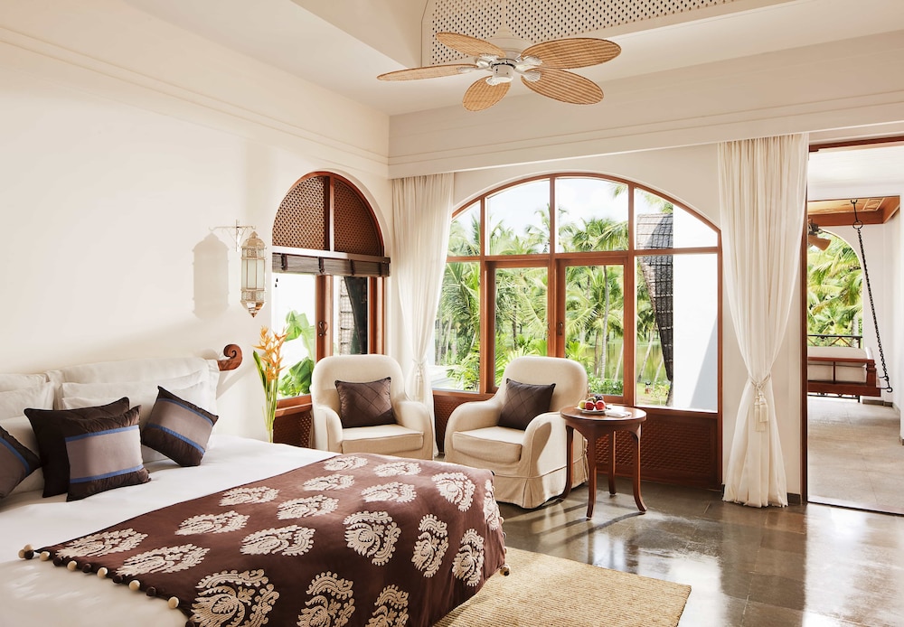 Superior Room, 1 King Bed, Balcony