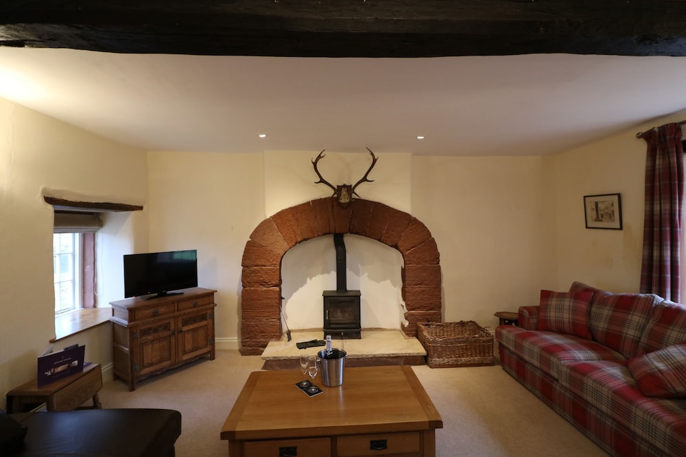 Comfort Cottage, 2 Bedrooms, Courtyard View photo 1