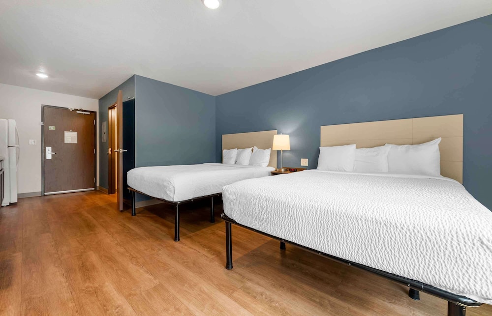 Standard Studio, 2 Queen Beds, Non Smoking, Refrigerator & Microwave photo 2