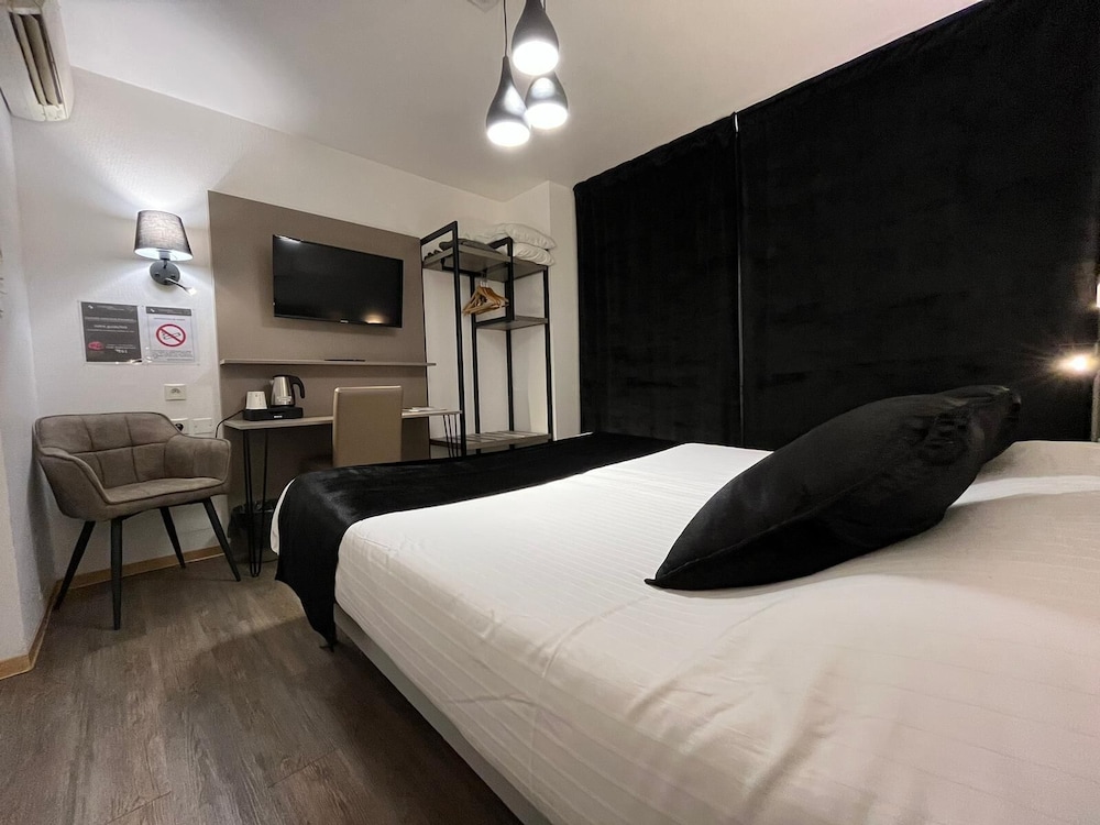 Double Room - Photo 10