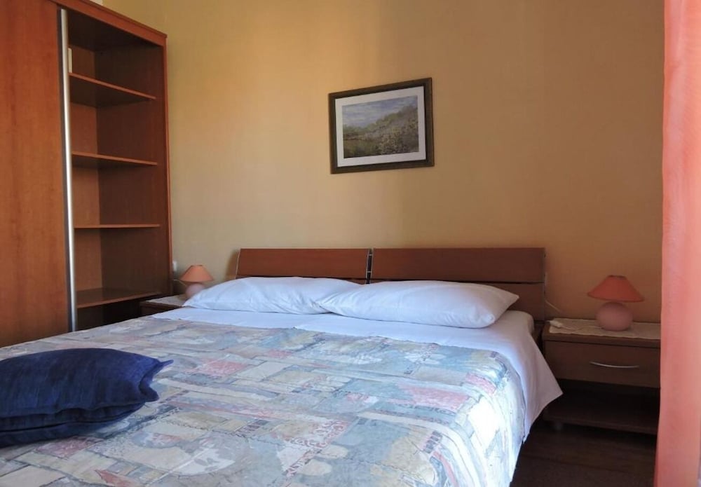 Apartment (Sime - 800 m from sea - A4(4+2))