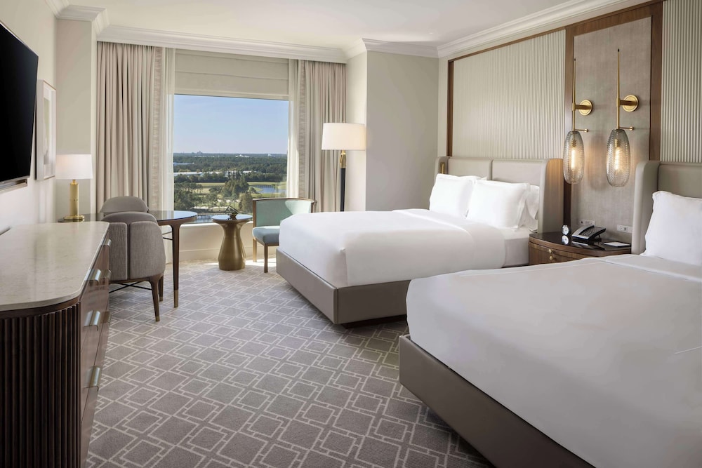 Room, 2 Queen Beds (Oversized) thumbnail 5
