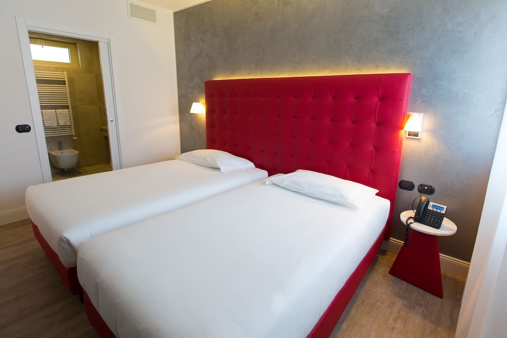 Suite, Multiple Beds, Lake View photo 2