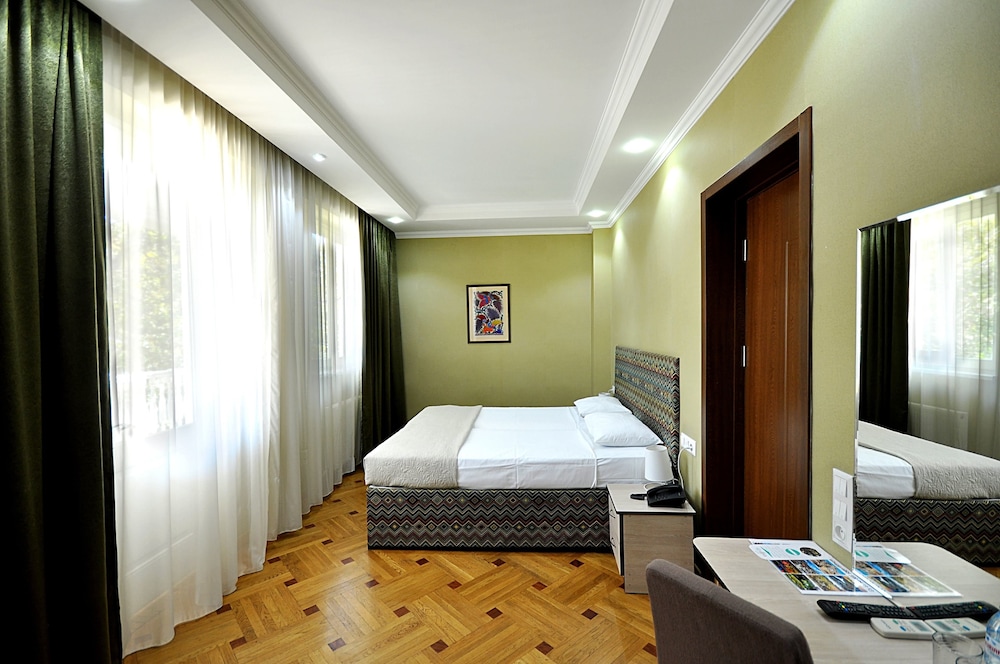 Superior Double or Twin Room, Balcony, River View photo 2