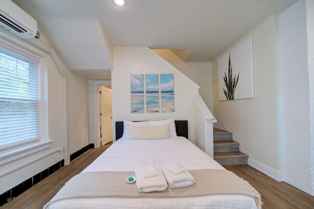City Room photo 2