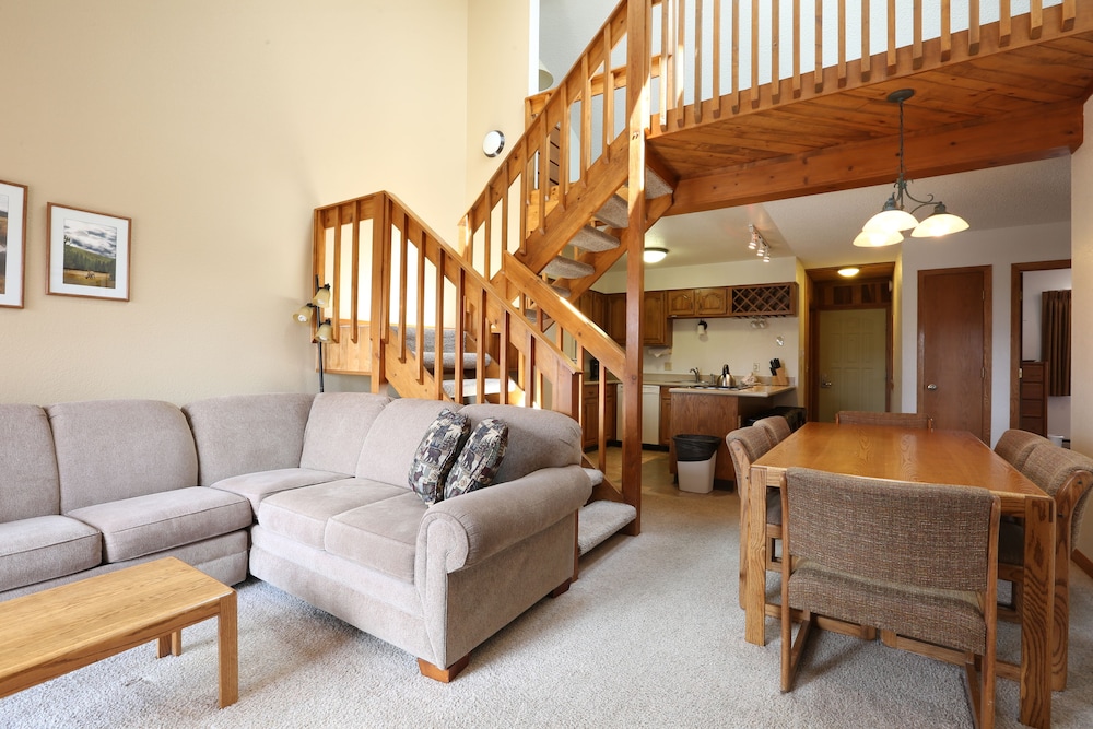 Family Loft, 2 Bedrooms, Hot Tub, Mountain View photo 2