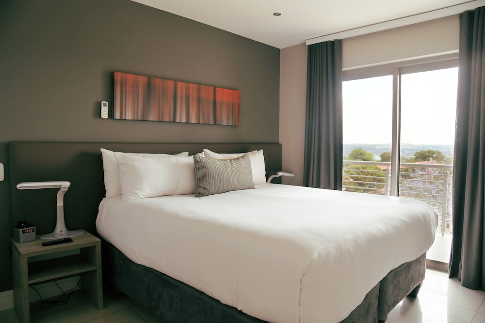 Standard Room, 1 King Bed photo 2