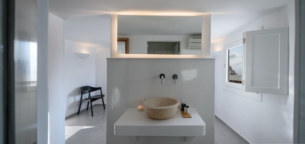 Villa (Caldera View outdoor Jetted tub) - Photo 7