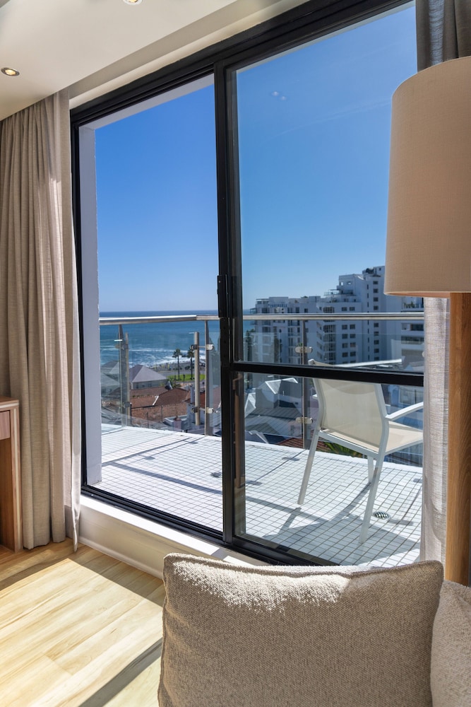 Classic Ocean Room with Balcony - Photo 3