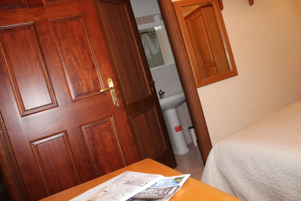 Economy Double Room photo 2
