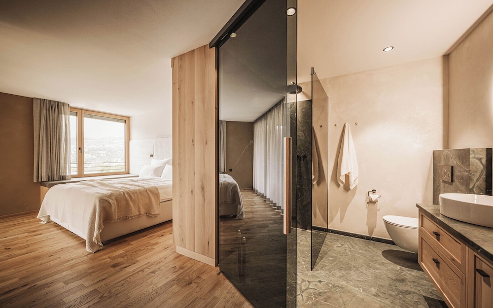 Luxury Apartment photo 2