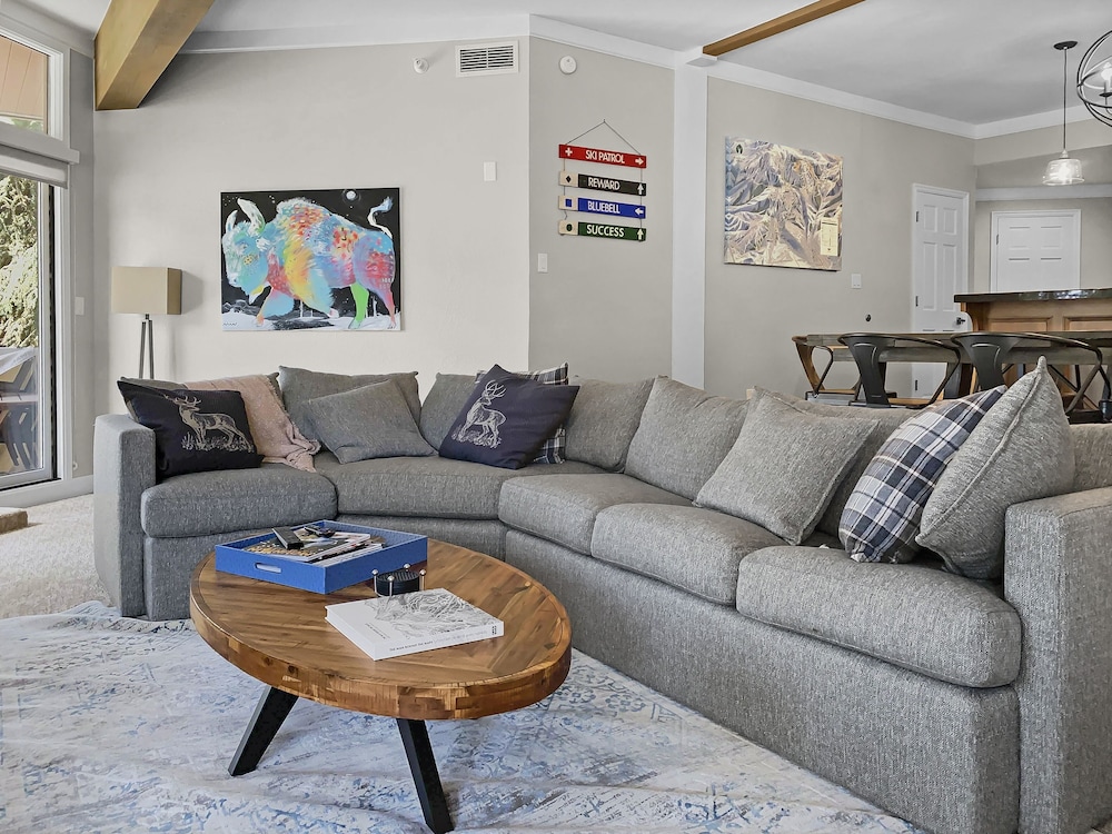 Condo, 2 Bedrooms