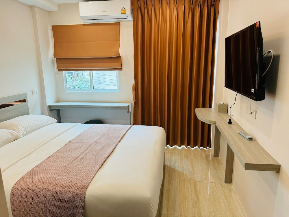 Superior Studio, 1 Queen Bed, Balcony photo 1