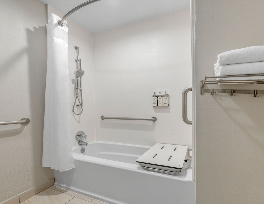 Standard Room, 1 King Bed, Accessible (Comm, Mobil, Accessible Tub) - Photo 7