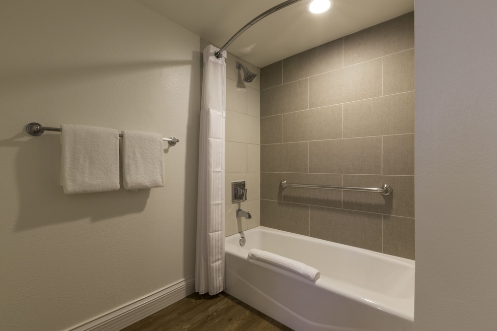 Family Condo, 1 Bedroom, Kitchen - Photo 3