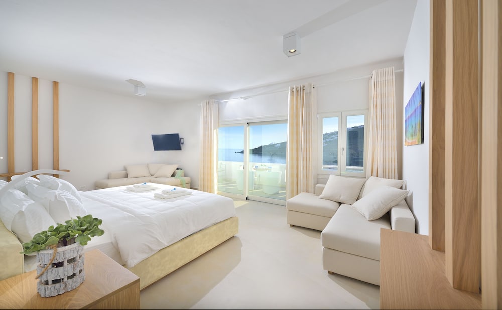 Nissaki VIP Suite with Indoor and Outdoor Hot Tub, Sea View - Photo 4