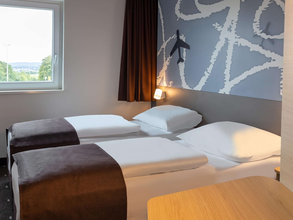 Twin Room - Photo 2