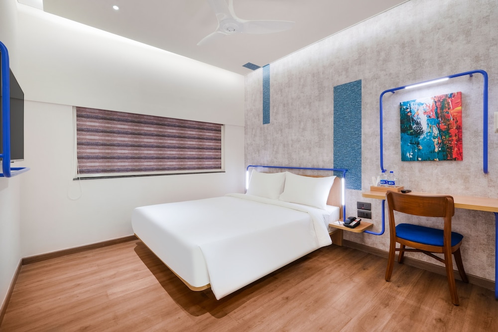 Suite, 1 Queen Bed, City View - Photo 10
