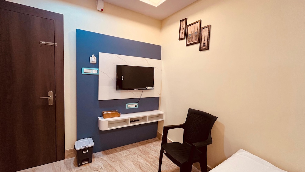Deluxe Room - Photo 5