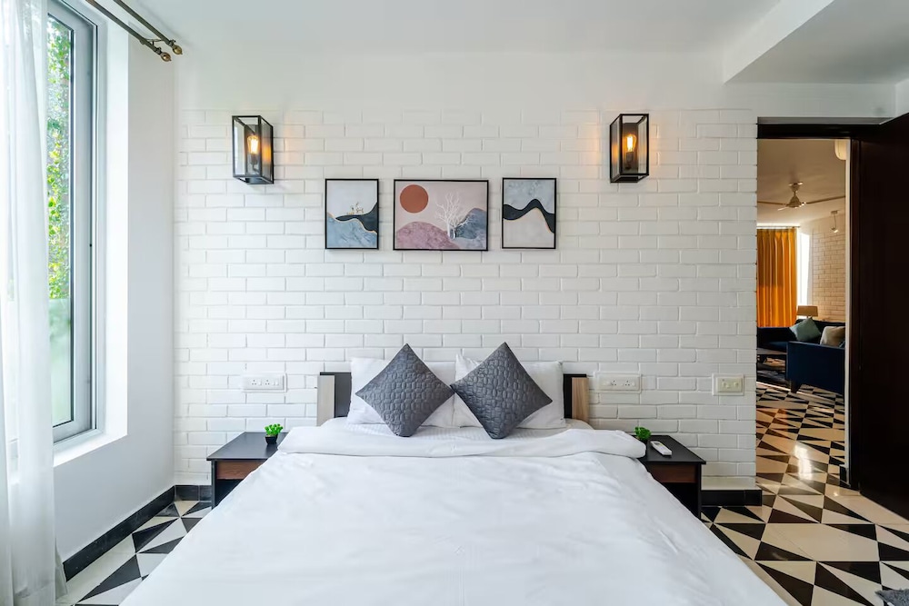 Superior Apartment, Balcony, Poolside