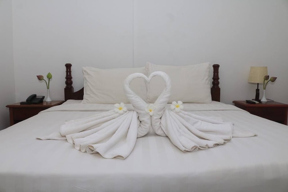 Deluxe Double Room, Pool View - Photo 10