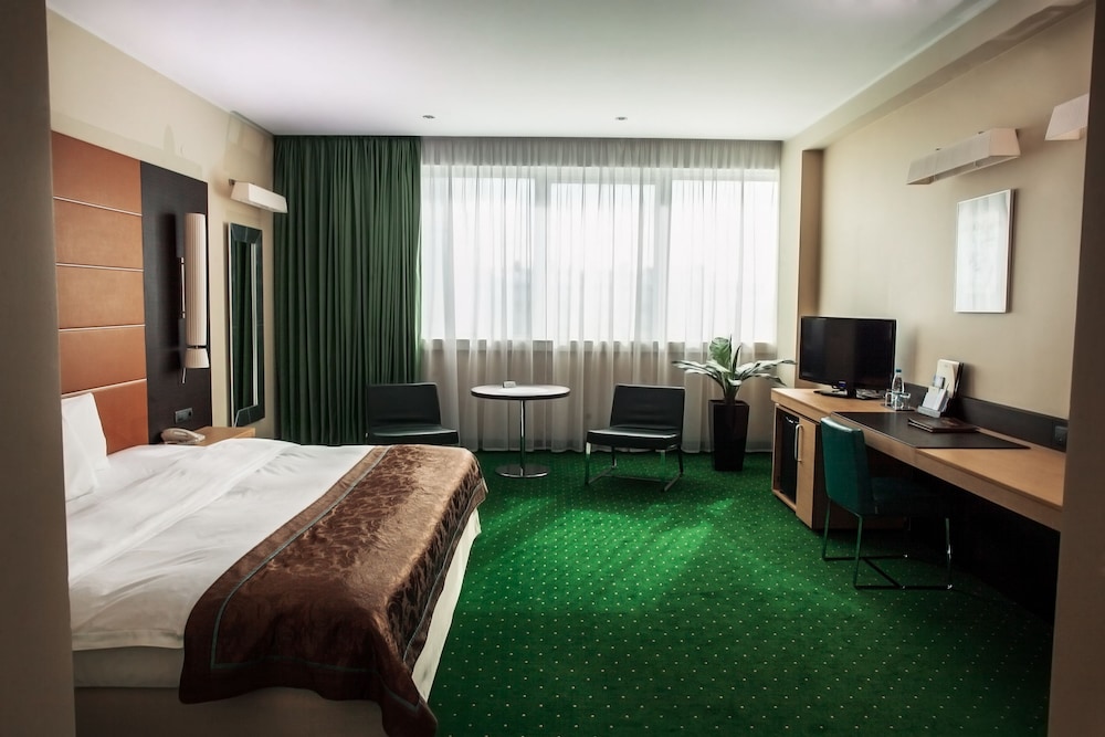 Deluxe Double Room, 1 King Bed (Kremlin View) photo 3