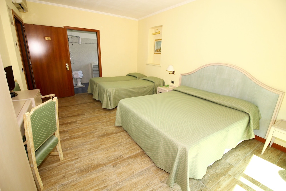 Classic Triple Room, Accessible