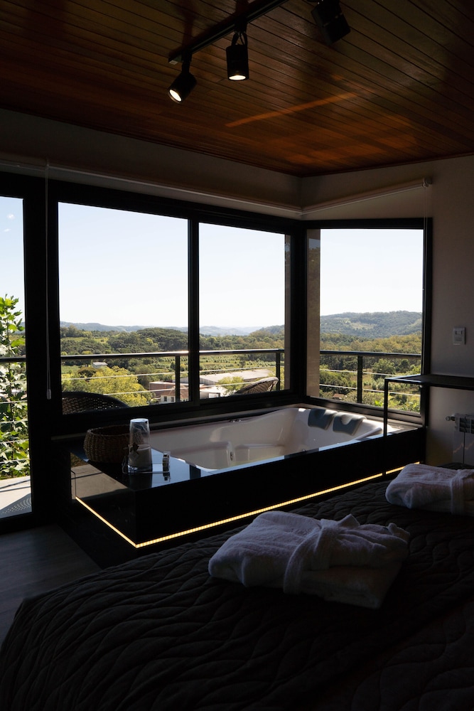 Luxury Cabin, Jetted Tub, Vineyard View (Tramonto) photo 2