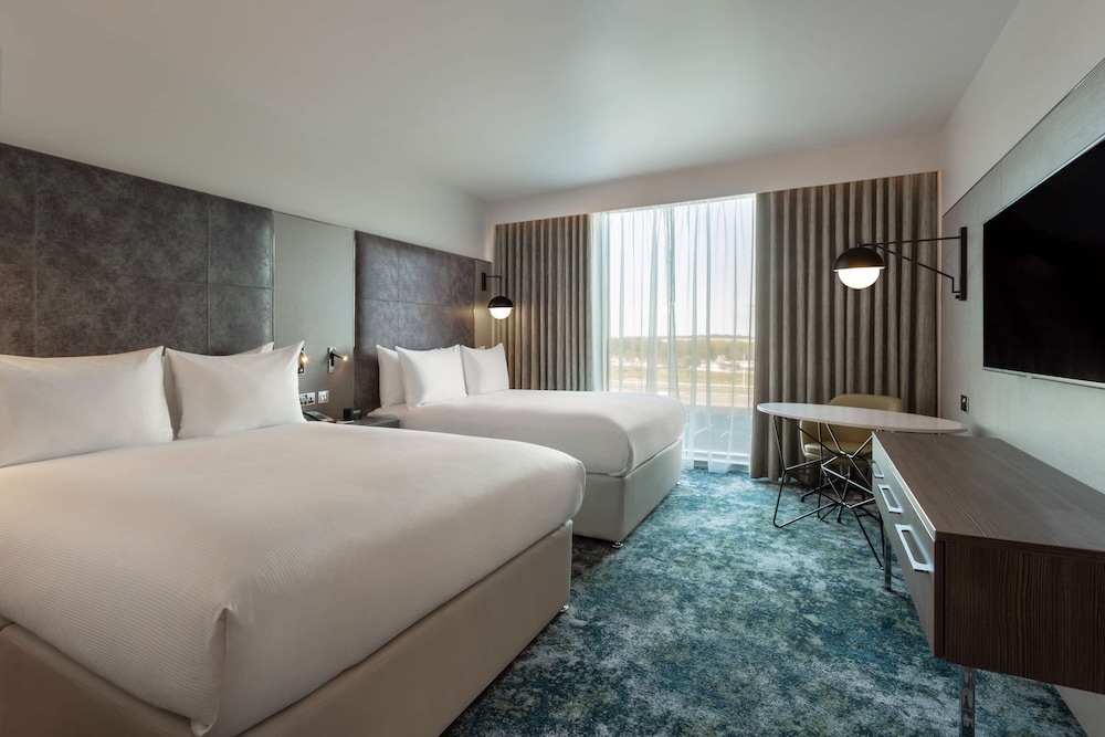 Standard Twin Room, 2 Queen Beds photo 2