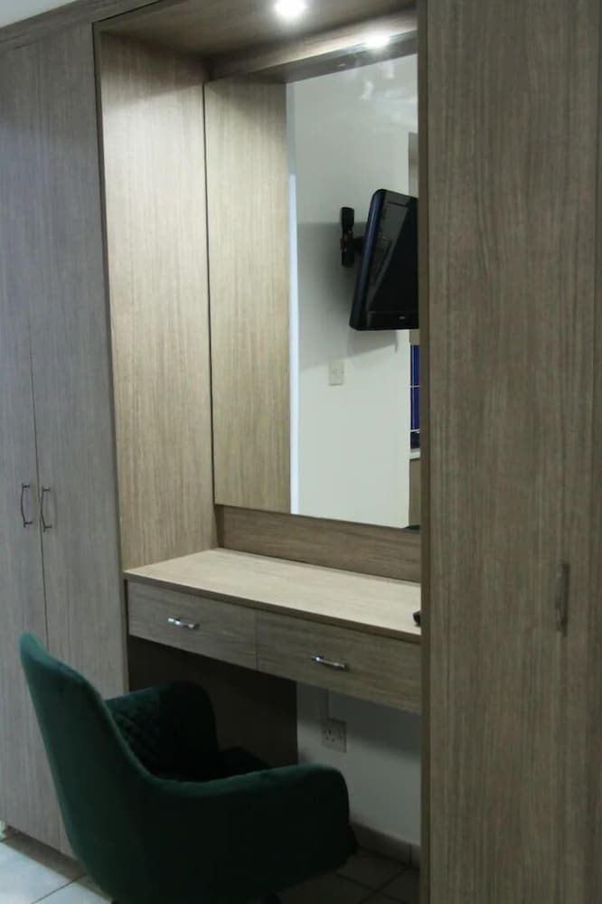 Studio Suite 205 photo 3