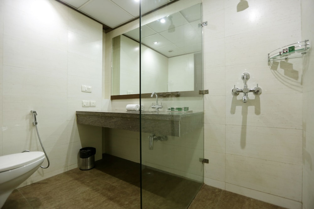 Suite Room - Photo 12