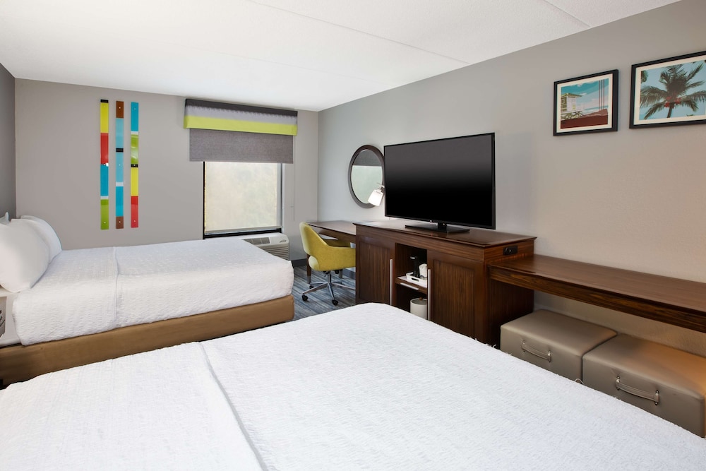 Room, 2 Queen Beds, Refrigerator - Photo 1