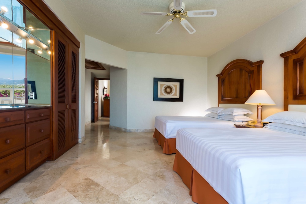 Master Suite Premium Level with Sea Front View and Private Swimming Pool photo 3