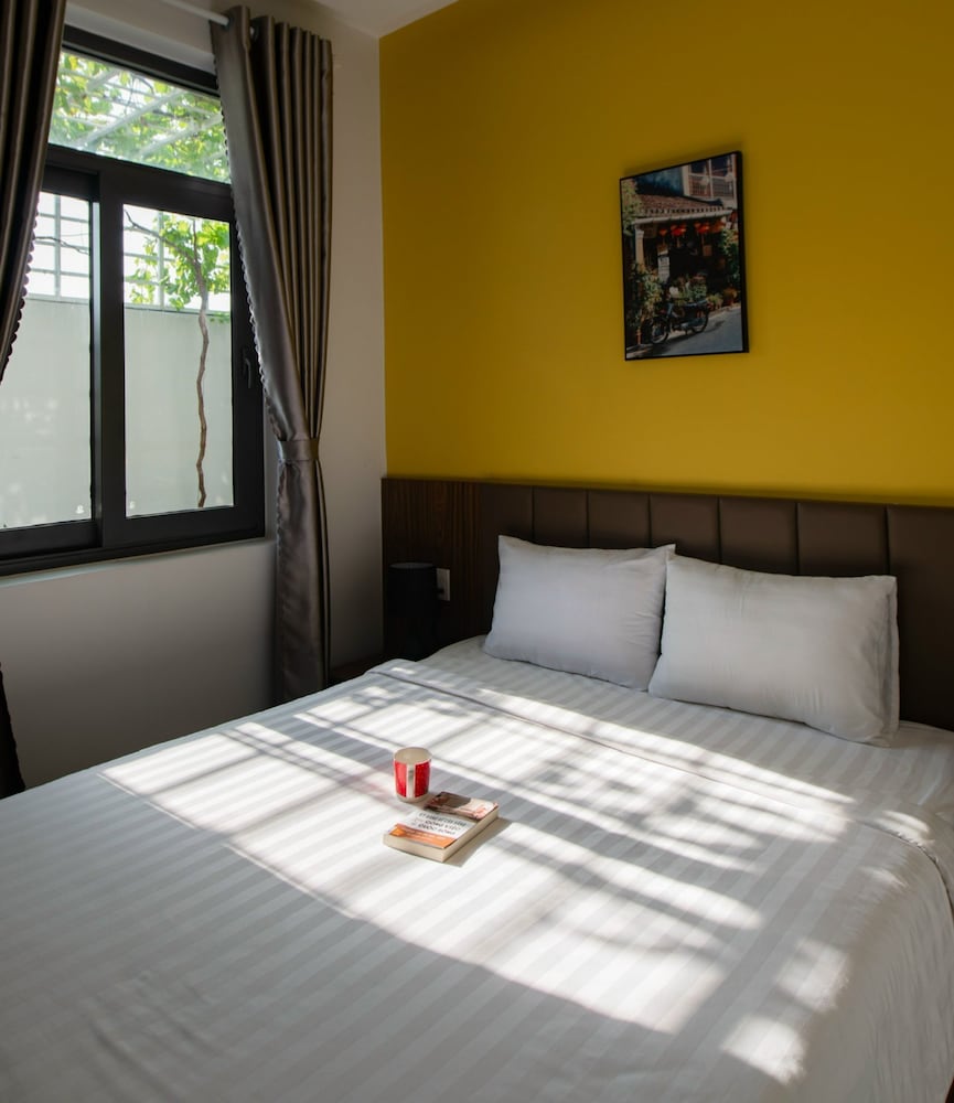 Basic Room, 1 Queen Bed photo 2