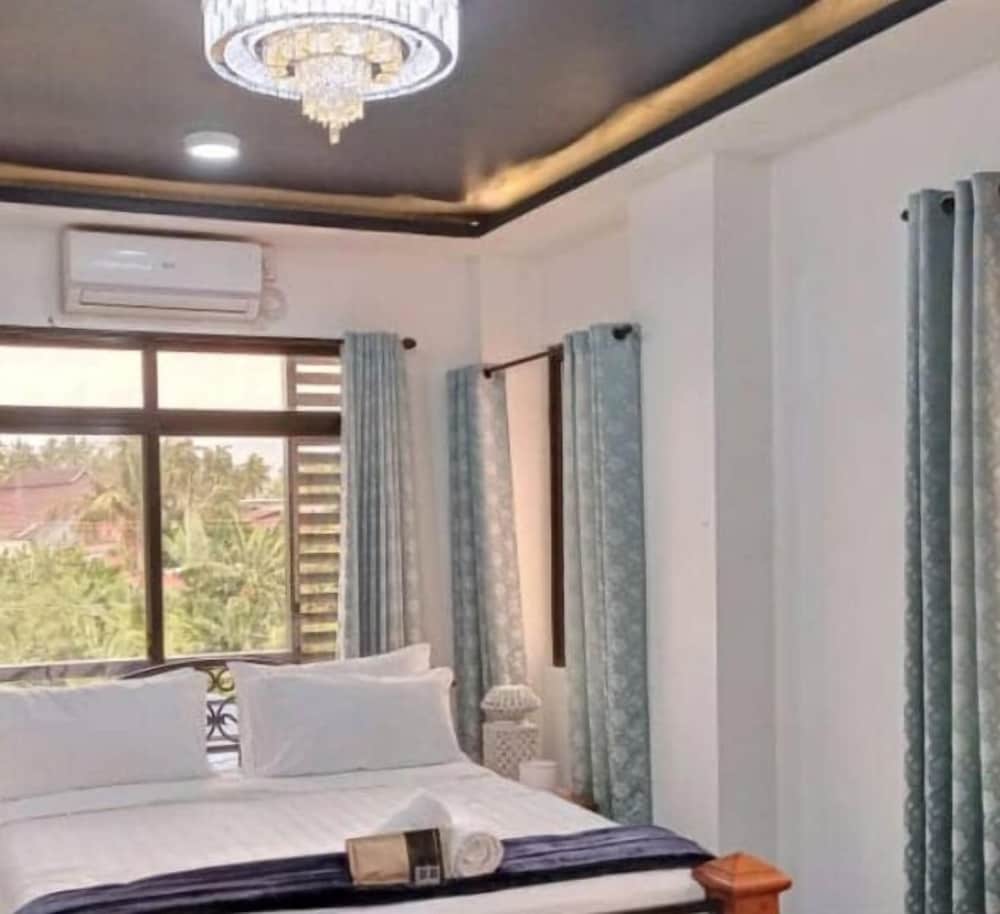 Grand Studio Suite, 1 Queen Bed, Balcony, Mountainside