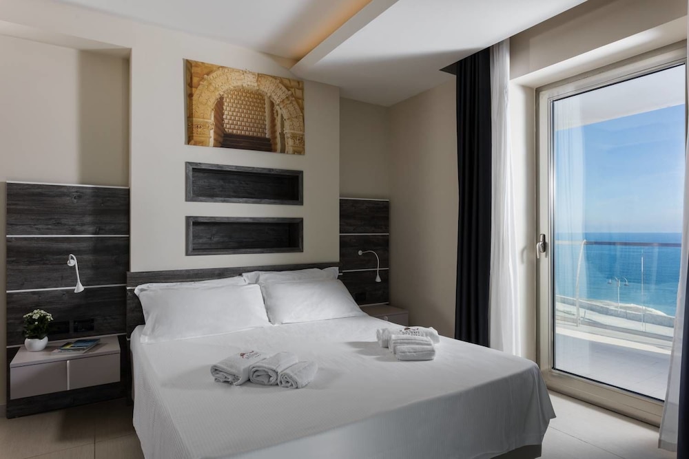 Deluxe Double Room, Sea View photo 3