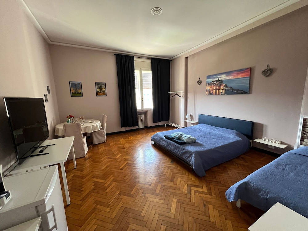 Comfort Studio Suite, 1 Bedroom, Private Bathroom, City View photo 2