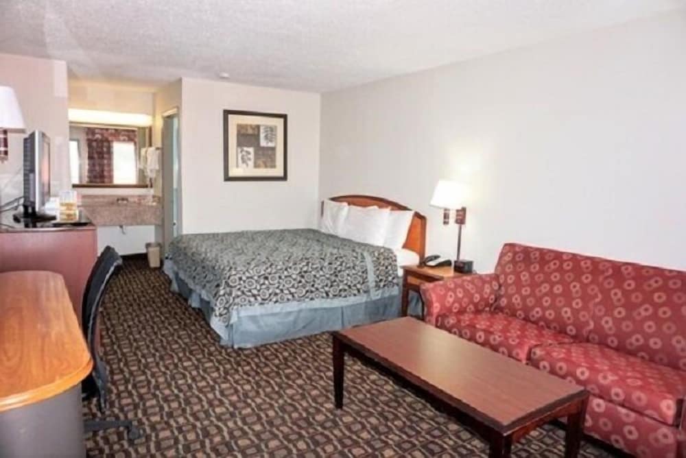 Standard Room, 1 King Bed - Photo 4